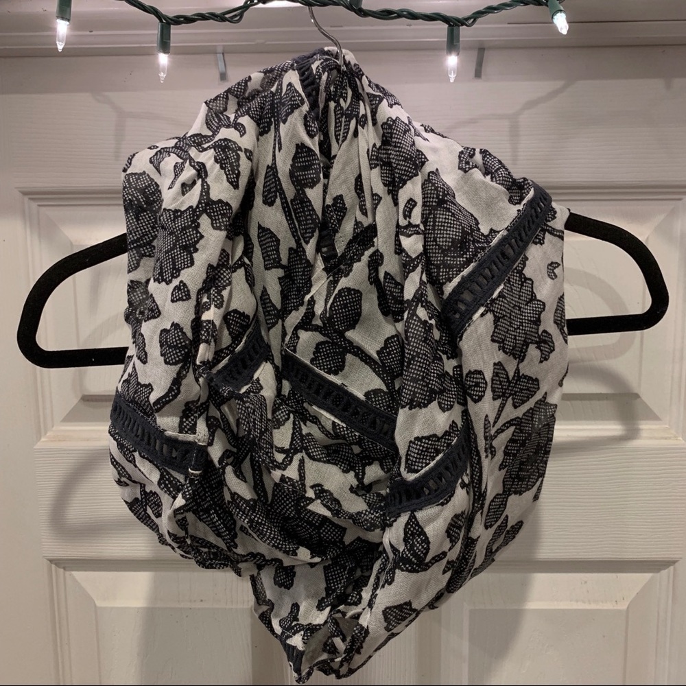 LOFT blue and cream floral infinity scarf NWT